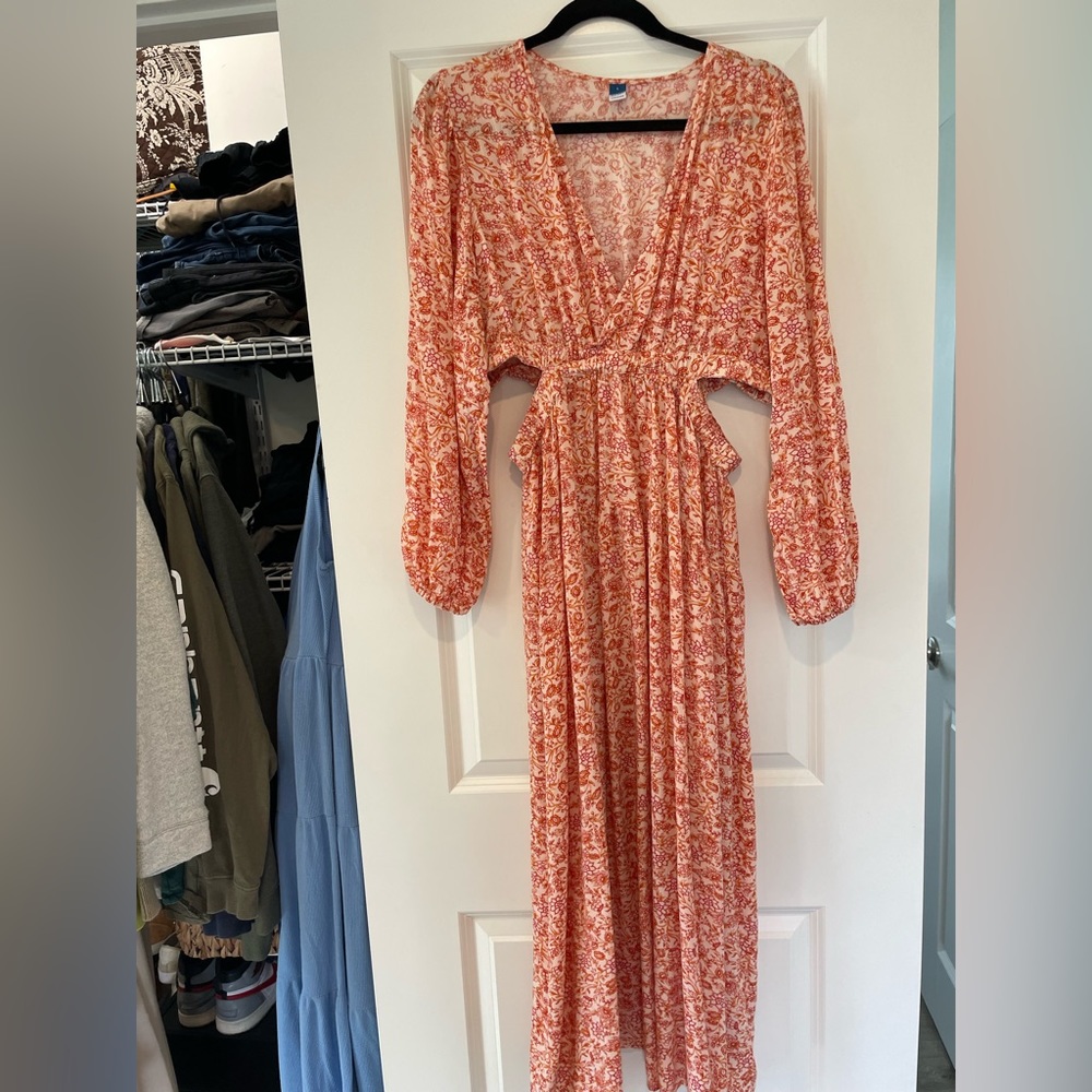 Maxi dress with side cutouts